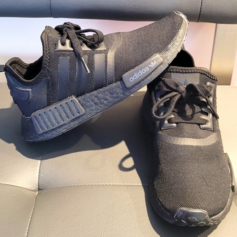 Adidas NMD R1 Triple Black